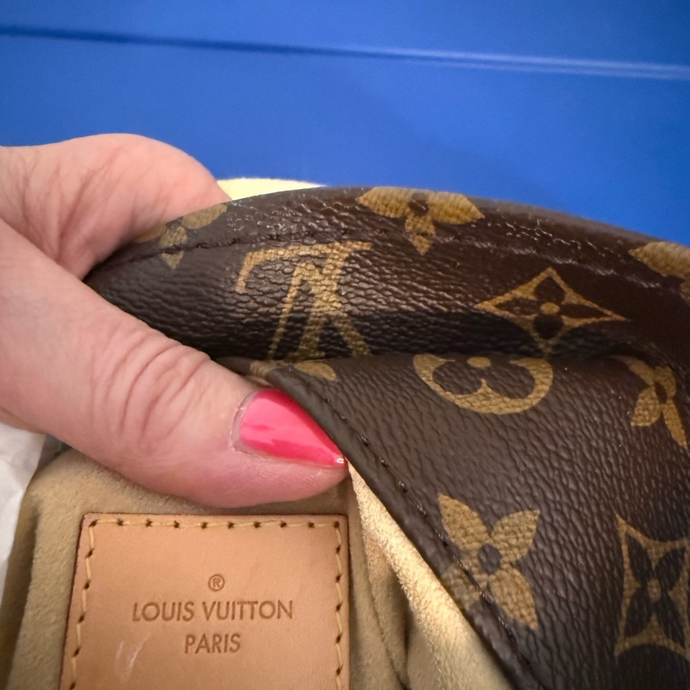 Louis Vuitton Artsy Brown Monogram Shoulder Bag with Natural Leather Trim - Picture 9 of 13